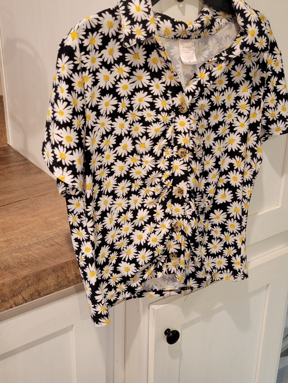 No Boundaries Black Daisy Print Button-Up Short Sleeve Top